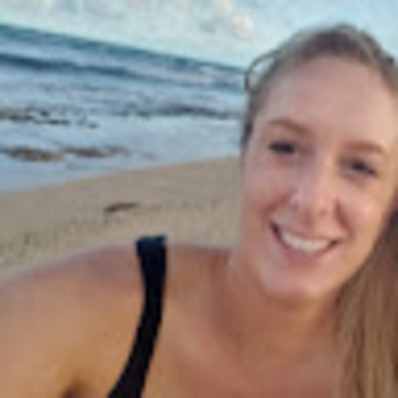 Profile Picture of Chelsea Tercero (@chelseatercero) on Poshmark