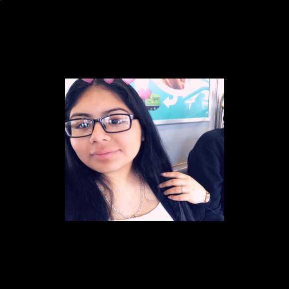Profile Picture of Brenda Macuitl (@brendamacuitl) on Poshmark