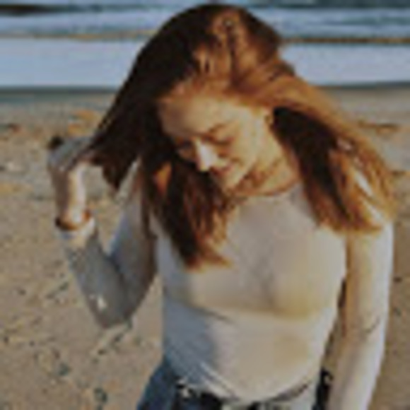 Profile Picture of Breanna Andreassi (@bandreassi) on Poshmark