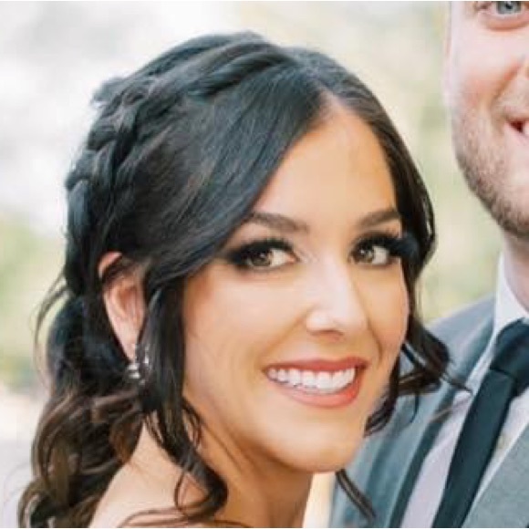Profile Picture of Alexa Bisching (@alexart) on Poshmark