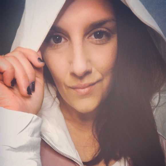 Profile Picture of Amanda Jory (@ajjory) on Poshmark