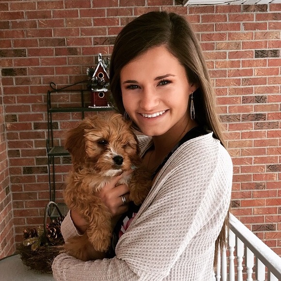 Profile Picture of Hannah Thramer (@hthramer97) on Poshmark