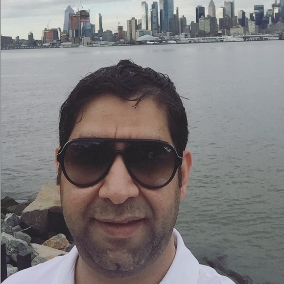 Profile Picture of Mahmood Alhosani (@alhosani78) on Poshmark