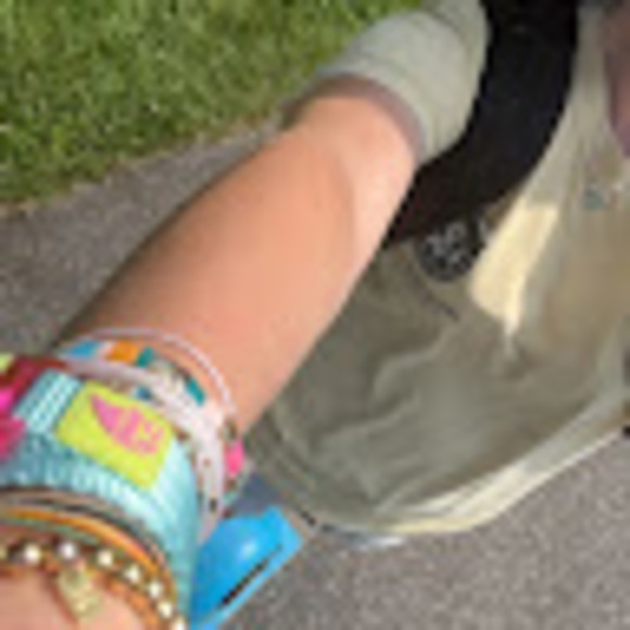 Profile Picture of Ariana Bruzzi (@abruzzi1932) on Poshmark