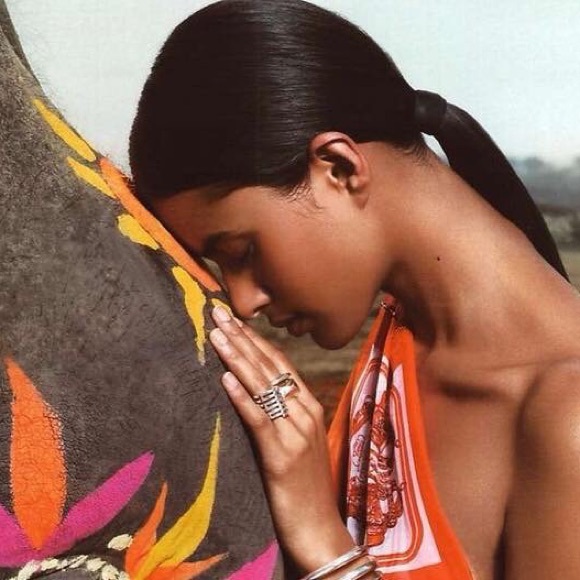 Sonia Longoni - Poshmark Profile Picture of Sonia Longoni (@sonialongoni) on Poshmark