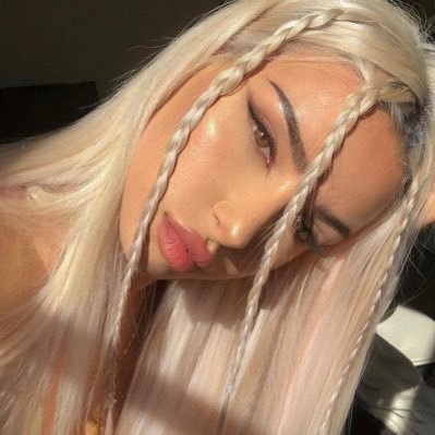 Profile Picture of Tori ☆ (@CARTIERCALS) on Twitter