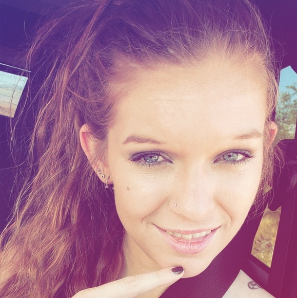 Profile Picture of Savannah Fields (@dopplar) on Poshmark