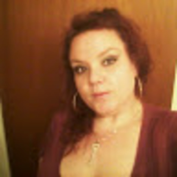 Profile Picture of Crystal Oswald (@crystal856320) on Poshmark