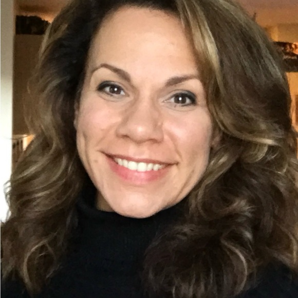 Profile Picture of Jennifer Goldstein (@classicjen) on Poshmark
