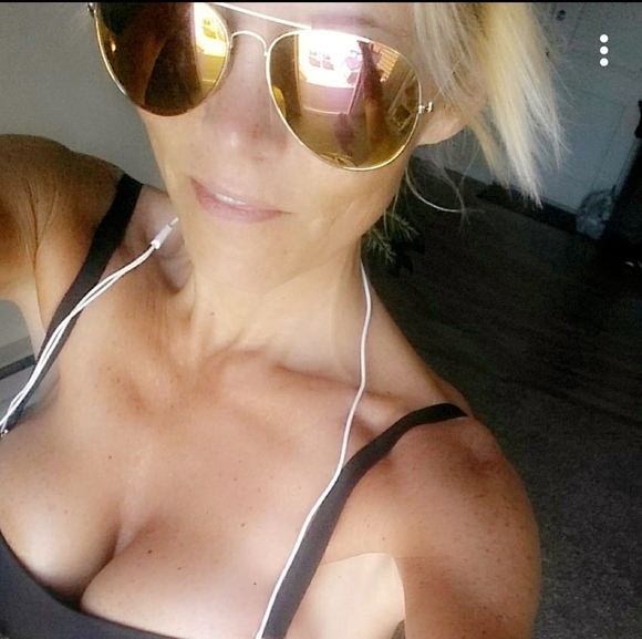 Profile Picture of Tamara Barth (@poshkitty95) on Poshmark