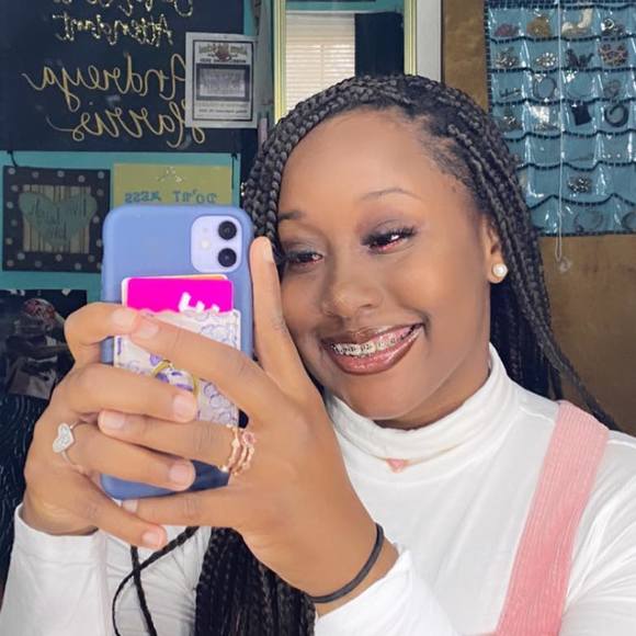 Profile Picture of Andreya Harris (@dreharris21) on Poshmark