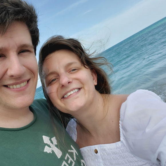 Profile Picture of Tara Debarbieris (@taradebarbieris) on Poshmark