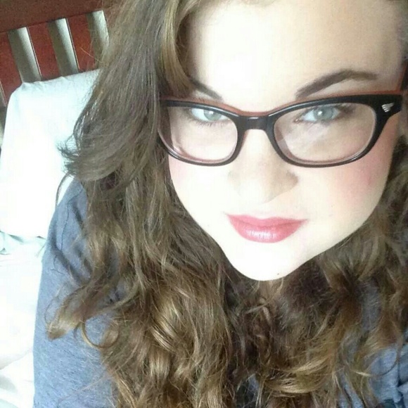 Profile Picture of Heather Lapham (@heatherlapham) on Poshmark