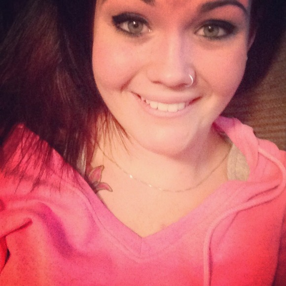 Profile Picture of Lindsey Kopp (@babykoppx0x) on Poshmark