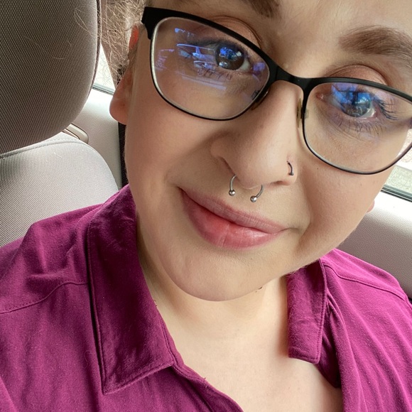 Profile Picture of Amber raye Garner (@amberraye13) on Poshmark