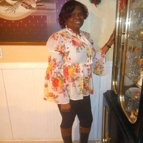 Profile Picture of Celestine Grant (@celestegreen45) on Poshmark