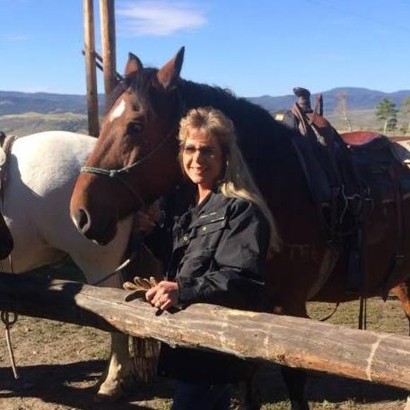 Profile Picture of Kim Iverson (@smiley4fun) on Poshmark