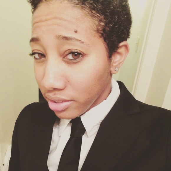 Profile Picture of Christian Lindsay (@stringzkeyz) on Poshmark