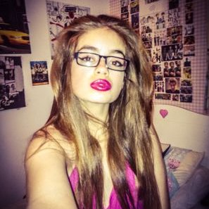 Profile Picture of Lucy Draper (@dolphinlucy) on Twitter