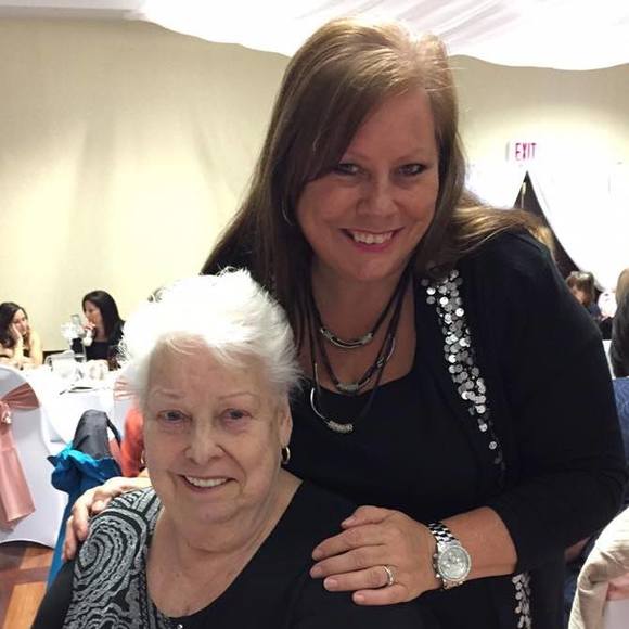 Profile Picture of Tina Jackman (@happyface328) on Poshmark