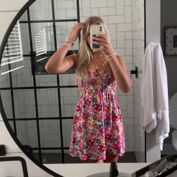 Profile Picture of Anna Pullinger (@annapull101) on Poshmark