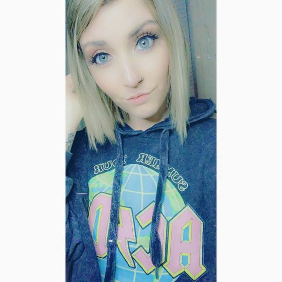 Profile Picture of Michaela Phinney (@kaykay121313) on Poshmark