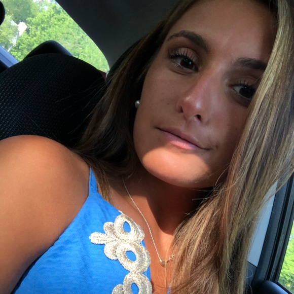 Profile Picture of Grace Erodici (@gerodici) on Poshmark