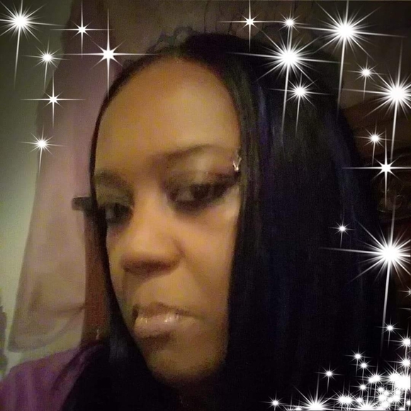 Profile Picture of Andrea Gooden (@andreahook1967) on Poshmark