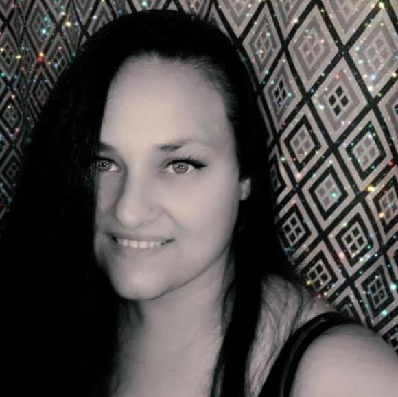 Profile Picture of Crystal Carter (@crycarter04) on Poshmark