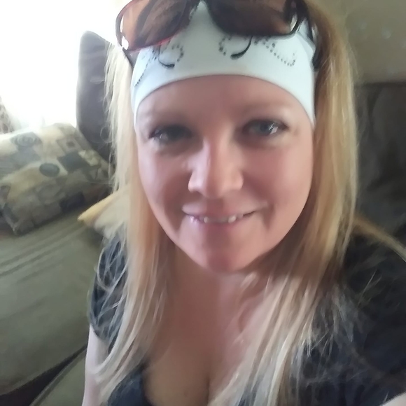 Profile Picture of Bobbie Brooks (@brooksbobbie) on Poshmark