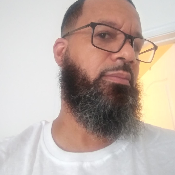 Jeffrey Bragdon - Poshmark Profile Picture of Jeffrey Bragdon (@loosebrag) on Poshmark