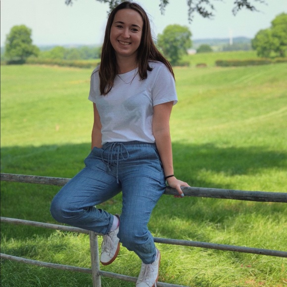 Profile Picture of Lucy Burr (@lucyburr) on Poshmark