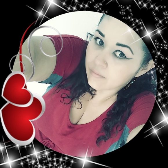 Profile Picture of Edith Castellanos (@edith0518) on Poshmark