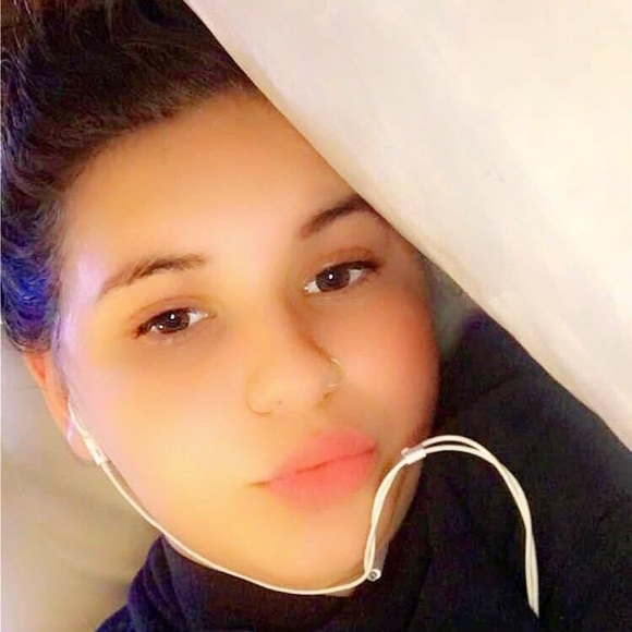 Profile Picture of Amanda Crosby (@amandacrosby102) on Poshmark