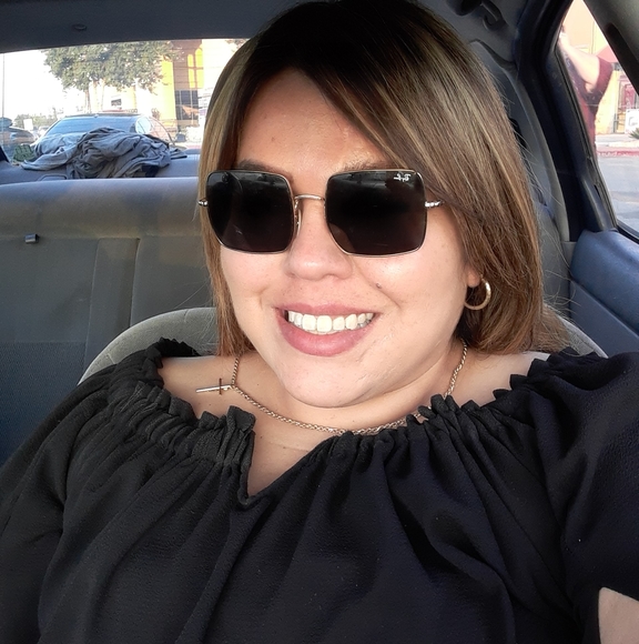 Profile Picture of Alice Parker (@dominguezalice3) on Poshmark