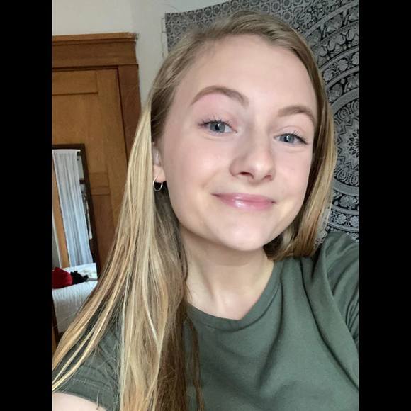Profile Picture of Janaia Fudally (@janaia_fudally) on Poshmark