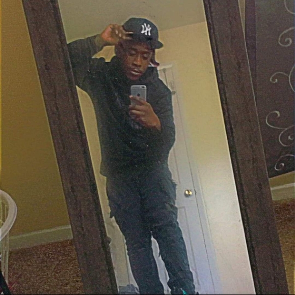 Profile Picture of Ali Mohamud (@lee3x) on Poshmark