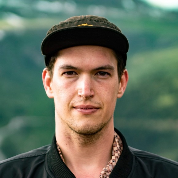 Alex Vicente - Poshmark Profile Picture of Alex Vicente (@talldude259) on Poshmark