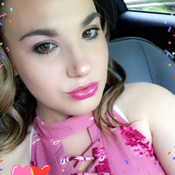 Profile Picture of Elizabeth Frazier (@elizabethfrazie) on Poshmark