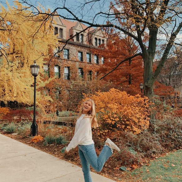 Profile Picture of Juliann Twer (@julianntwer) on Poshmark