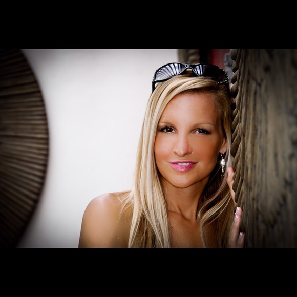 Profile Picture of Misha Kleronomos (@minddoc23) on Poshmark