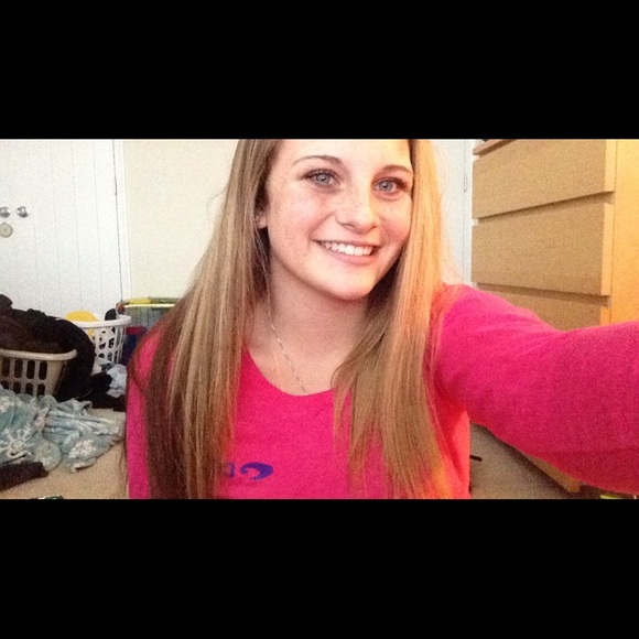 Profile Picture of Lauren Breen (@labreennn) on Poshmark