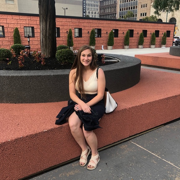 Profile Picture of Gabby Nadler (@gabbynadler) on Poshmark