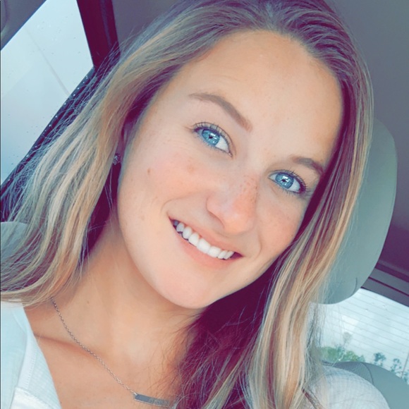 Profile Picture of Taylor Shuler (@taylor_shuler) on Poshmark