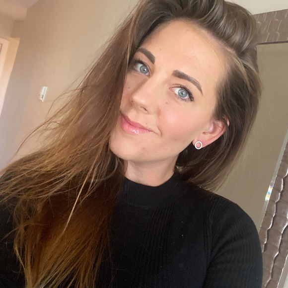 Profile Picture of Talitha Hewko (@thewko1) on Poshmark