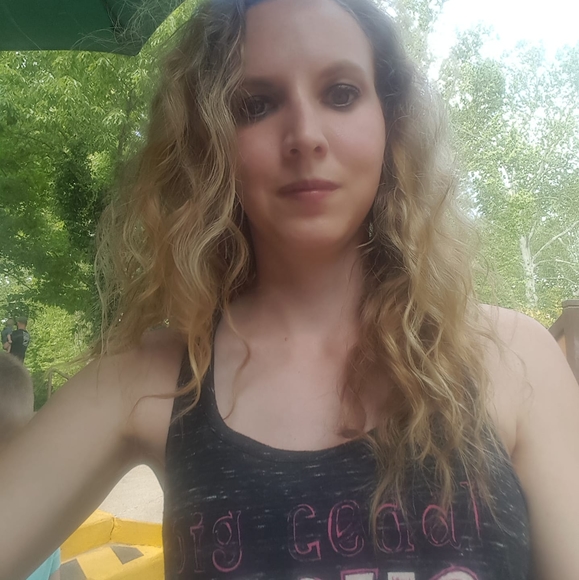 Profile Picture of Alexis Archambo (@alexisarchambo) on Poshmark