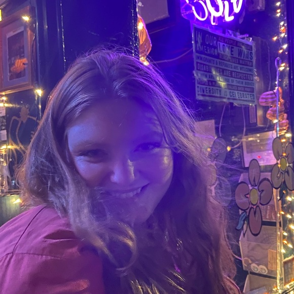 Profile Picture of Sophia Hudson (@sophiapgh77) on Poshmark