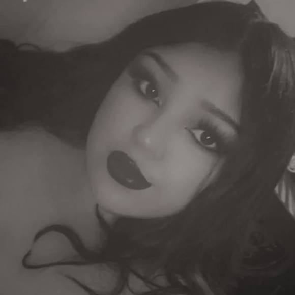 Profile Picture of Angela Ahedo (@plump_princess) on Poshmark