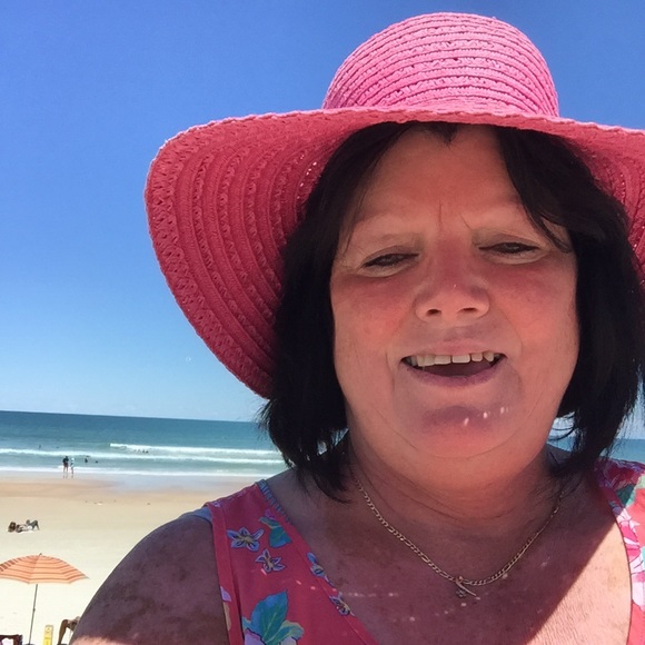 Profile Picture of Eileen Webber (@eileenwebb) on Poshmark