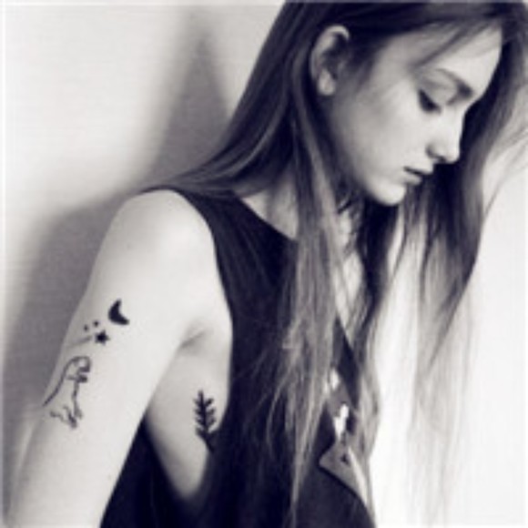 Roberts Robert - Poshmark Profile Picture of Roberts Robert (@happeningplutar) on Poshmark